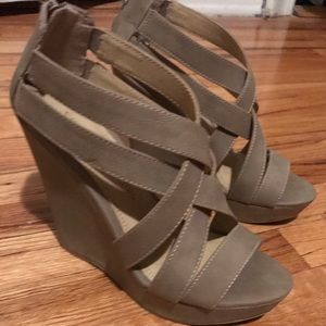 NWOB Taupe wedges size 8.5 (EUR 39)